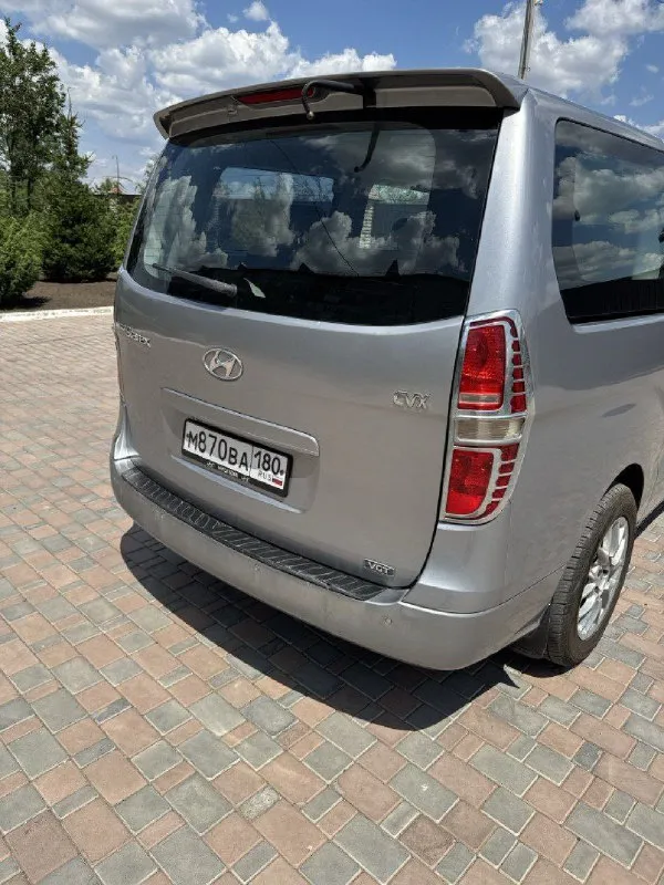 Продам hyundai grand starex 2011 г. В. Пробег после капремонта 4800-4900 км.
Машина покупалась для езды семье. Машина полностью обслужена. После полного капитального ремонта двигателя. Заменено в двигателе всё. А так же новая турбина, новый теплообменник и прочее…(звоните, по телефону расскажем подробнее)масло, фильтры после первой обкатки заменили.   Масло  заливалось только оригинальное. В машину под заказ шили чехлы, эво коврики. Под чехлами сиденья как новые, летняя резина на 17 титанах, зимняя на дисках16.прошли по одному сезону. Так же отдам масло и новые фильтры для будущей замены. Стоит хорошая дорогая сигнализация с автозапуском star line. . Салон чистый, аккуратный. Коробка автомат. . Не требует вложений никаких! От слова совсем!!! В машину влаживали не жалея. По технической части, машина в идеале. 👌 цена 1850000.без торга! +79495585015.пишите, звоните, также могу показать онлайн. Уверенны на 100%- вы не разочаруетесь в
📲 Tg: виктория
📞 Звоните: +7(949)5585015 - фотография - 3