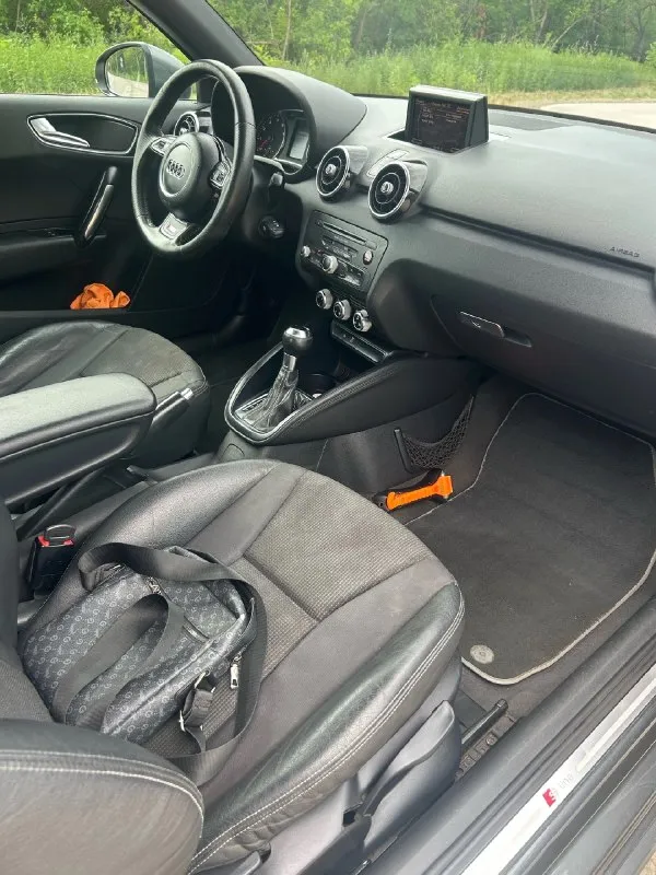 Продам audi a1 2011 год.
Маневренный и комфортный автомобиль, привлекает взгляд окружающих. Хорошая комплектация, два комплекта резины - новые.
Пробег 180.000 км.
По авто многое сделано ✔
Вопросы по телефону + 7-949-311-68-98 даниил (telegram на этом же номере)
Цена : 950.000 руб. + торг

📞 Звоните: +7(949)3116898 - фотография - 6