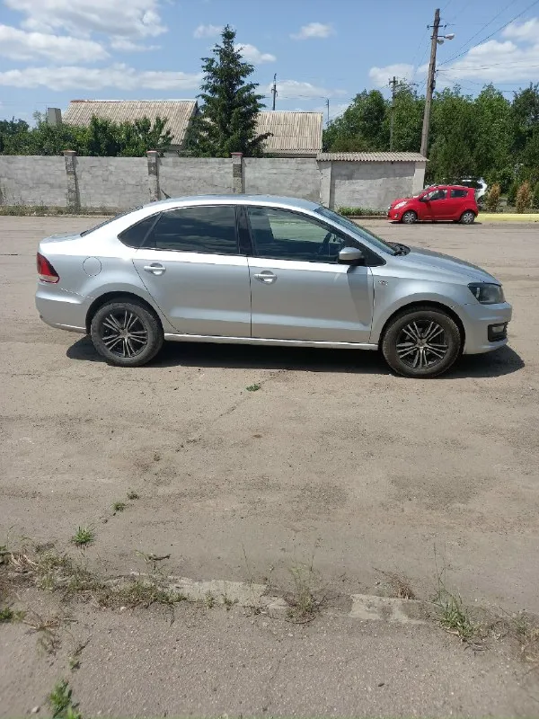Wolkswagen polo ✅год: 2015 ✅пробег: 202т. ✅объем: 1.6 ✅️ кпп автомат ✅цена: 1🍋50т. ₽. Авто в отличном состоянии. Двигатель работает идеально, коробка переключает плавно. Подвеска обслуженна. Кузов в родном окрасе. Переоформление в мрэо. Торг. Харцызск. Я собственик. +79493897295
📞 Звоните: +7(949)3897295 - фотография - 4