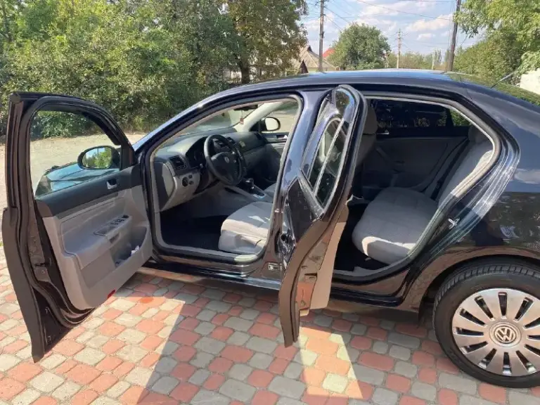 Volkswagen jetta
Сборка германия, без дтп
2008 Год, пробег 191 тыс.
Все стёкла с лобовым родные
Двигатель 1.6l, работает идеально
Акпп 6-ступеней, не пинает и т. П
Комплектация:
-Климат 2 зоны
-Подушки безопасности
-Подогрев передних сидений
-Усилитель руля
-Бортовой компьютер
-Круиз, abs, ebd, bas, esp, tcs
-Датчик света и дождя
-Полный электропакет
-Электропривод и обогрев зеркал
-Подогрев форсунок омывателя
-Обогрев переднего/заднего стекл
-Омыватель фар, противотуманки
-Цз, сигнализация, иммобилайзер
-Родное аудио, 8 динамиков
-Два комплекта ключей
-Два комплекта резины
-Два комплекта ковриков
Ходовая обслужена, салон целый
По дну и под капотом завод
Сервисная книжка, официал
Цена 867тыс. Торг
Осмотр донецк +79494159017 - фотография - 5