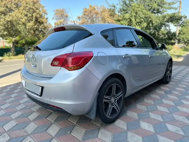 Продам opel astra j 2010 года.
. Машина в отличном состоянии, хорошая комплектация, с мульти-рулем, медиа, климат контролем. Двигатель работает ровно. Стоит гбо. Ходовая не стучит, не гремит.
Цена : 600.000р торг реальному покупателю на месте.
+79498338984 ( Есть телеграмм на этом номере. )
+79495234618 - фотография - 4