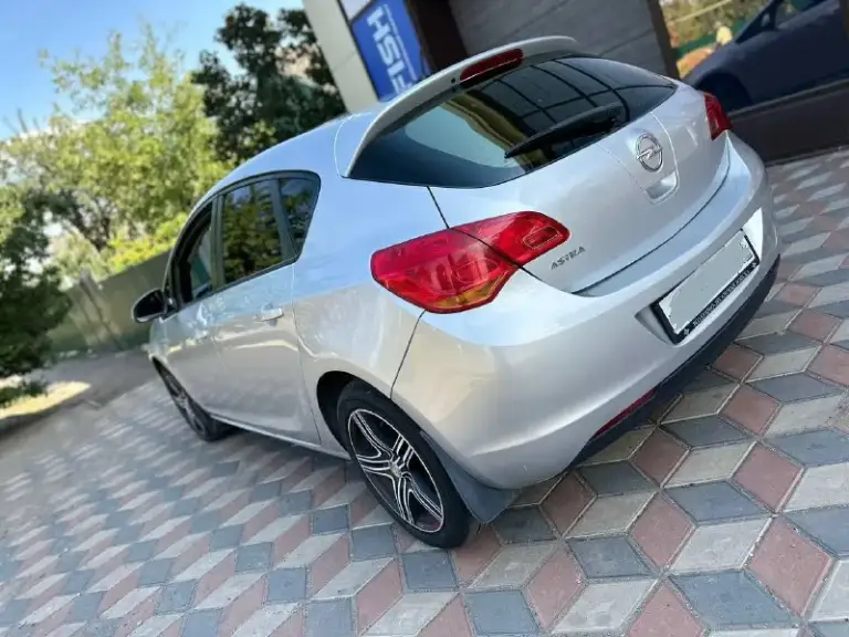 Продам opel astra j 2010 года.
. Машина в отличном состоянии, хорошая комплектация, с мульти-рулем, медиа, климат контролем. Двигатель работает ровно. Стоит гбо. Ходовая не стучит, не гремит.
Цена : 600.000р торг реальному покупателю на месте.
+79498338984 ( Есть телеграмм на этом номере. )
+79495234618 - фотография - 5