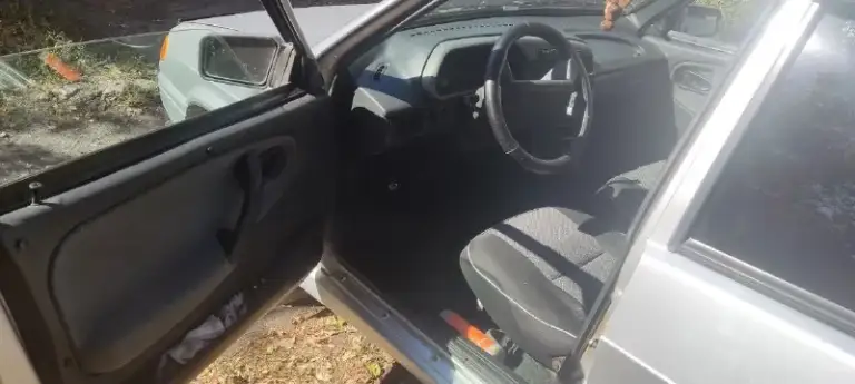 Продам ваз 2115 двигатель 1.6 2007г родной пробег 174тыс. Автомобиль в хорошем состоянии, на уверенном ходу двигатель работает хорошо, не дымит, не троит, масло не ест. Кпп не гудит, не хрустит, не выбивает. Дно, пороги, стаканы целые. Лкп жучки присутствуют, как на фото так и в жизни. Ходовая не стучит, не гремит. На хорошей летней резине. Электрика вся исправна, все работает все светится все включается. Бортовой компьютер очень хороший, с голосом и ручными настройками. Led туманки, 2 стеклоподъёмника, стоит хорошая музыка, сигнализация, центральный замок, иммобилайзер активирован(противоугонная система)- два чипа, два комплекта ключей, салон ухоженный, пластик в отличном состоянии, сиденья не порваны, не протëртые, не просевшие. Осмотр г. Макеевка продажа с переоформлением, я хозяин цена 250 т. Р. +79495056102
📞 Звоните: +7(949)5056102 - фотография - 5