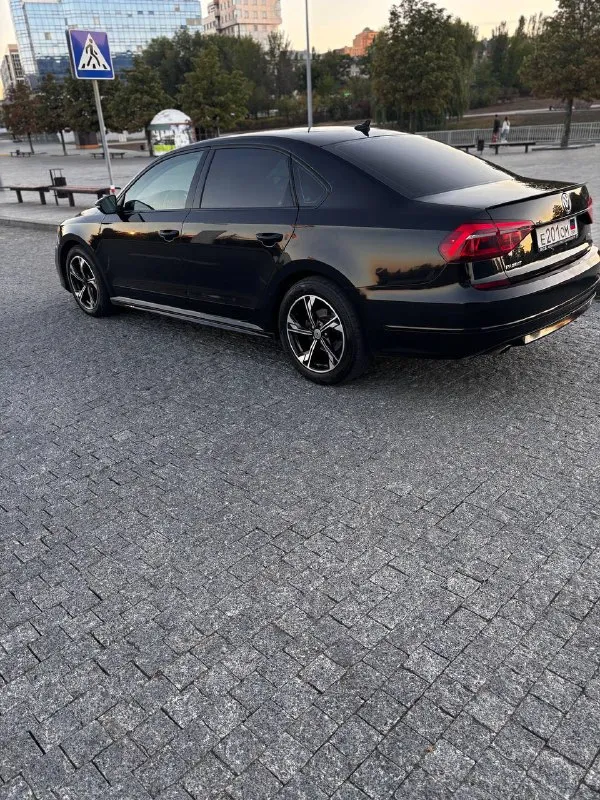 Родам volkswagen passat nms 2016года!

Пробег: 159.000 км

Двигатель 1.8 турбо, работает ровно, полностью обслужен, масло не берет!

Коробка автомат переключает идеально, никаких пинков и рывков, недавно была замена масла, ходовая абсолютно новая.

Автомобиль в отличной комплектации: кожаный салон, хорошая музыка, мульти руль, электро регулировки сидений, делалась в круг шумоизоляция!

Реальному покупателю торг!

Осмотр донецк

Цена: 1.900.000₽

☎️ +7 (949) 513-67-76 - фотография - 3