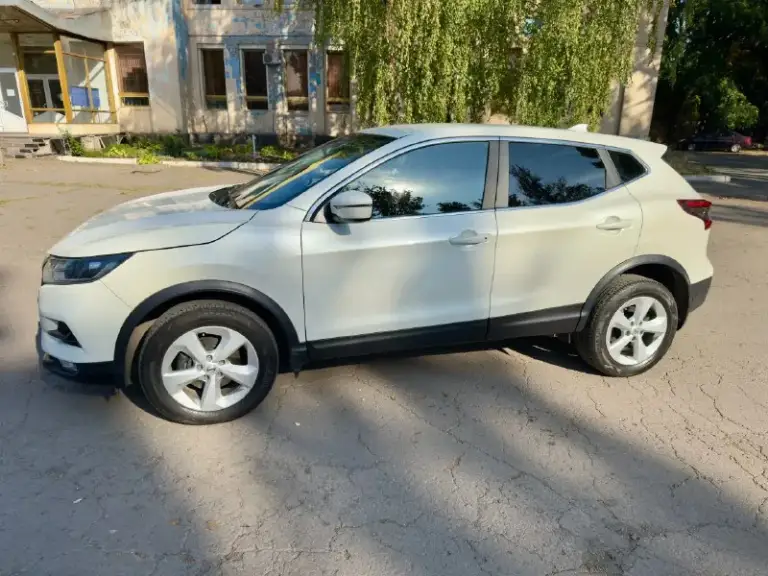 Продаю nissan qashqai j11 2019 года выпуска. Двигатель 2.0, коробка cvt.
Пробег 85 тыс. Км.
Автомобиль в очень хорошем состоянии, технически полностью обслужен.
Два комплета ключей. Сигнализация с автозапуском. Вложений не требует.
Комплектация:
- Обогрев передних и задних сидений
- Климат-контроль двухзонный
- Коммуникационная система bluetooth
- Линейный аудиовход aux
- Вход для подключения usb-устройств и ipod / iphone
- Аудиосистема с am/fm/cd/mp3 проигрывателем
- Антенна «акулий плавник»
- Антиблокировочная система тормозов (abs)
- Система курсовой устойчивости (esp)
- Датчики парковки спереди и сзади
- Система помощи при экстренном торможении nissan brake assist
- Система помощи при движении на подъеме (hsa)
- Электронная система распределения тормозных сил (ebd)
- Система активного торможения двигателем (aeb)
- Система активного контроля траектории движения (atc)
- Система гашения колебаний кузова (arc)
- Передние противотуманные фары
- Задни
📞 Звоните: +7(949)3557213 - фотография - 2