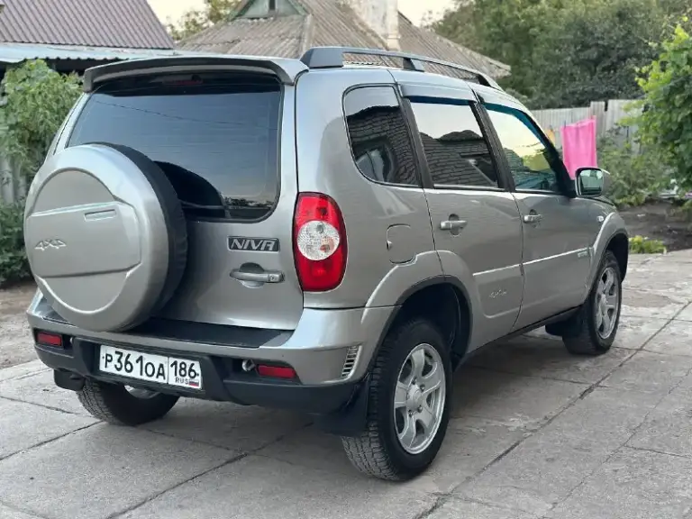 Продаже шевролет нива 2011 г выпуска
В очень достойном состоянии
Авто без дтп вся заводская
Без каких либо вложений
Вложено очень много денег кому интересно звоните все расскажу
Комплектация 2 стеклоподъемника абс гур электро зеркала 2airbaga кондиционера нет.
Также было сделано обесшумка салона и всего кузова ц. Замок сигнализация с авто запуском бортовой компьютер обшивки кожаные накидка та парприз кожаная эво ковкрики
Все сделано с умом и без колхоза
Пробег 115 т. Км
Резина абсолютно новая
Цена 560 т
+79496168672 - фотография - 5