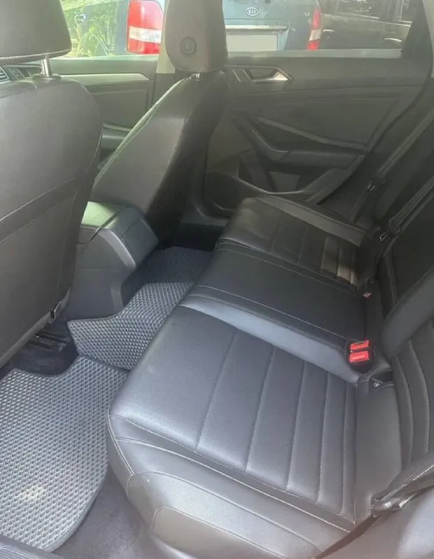 Продам: volkswagen jetta 7, 2020г. ,пробег 128300 км.
Двигатель:1.4l tsi, 150 л. С. , турбированный.
Коробка: автомат (8-ступенчатый aisin)
Комплектация: кожаный салон, панорамный люк, адаптивный круиз-контроль, система предупреждения о фронтальном столкновении, система экстренного торможения, система мониторинга слепых зон, помощь при выезде с парковки задним ходом, система контроля давления в шинах, система старт стоп, два режима езды (обычный и эко), электронный ручник, камера заднего вида, мультируль, сенсорный экран, поддержка
Apple carplay и android auto, bluetooth,
Usb, aux, электронный иммобилайзер, литые диски 16, светодиодные фары и многое другое!
Из допов: авто полностью русифицированная,
Антихром, атермальная пленка по госту на лобовом и передних боковых стекол, авто в отличном состоянии и полностью обслужено, все жидкости поменяны, новая зимняя резина.
Ценна: 1 760 000 ( возможен торг)
Тел: +79496207619 - фотография - 10