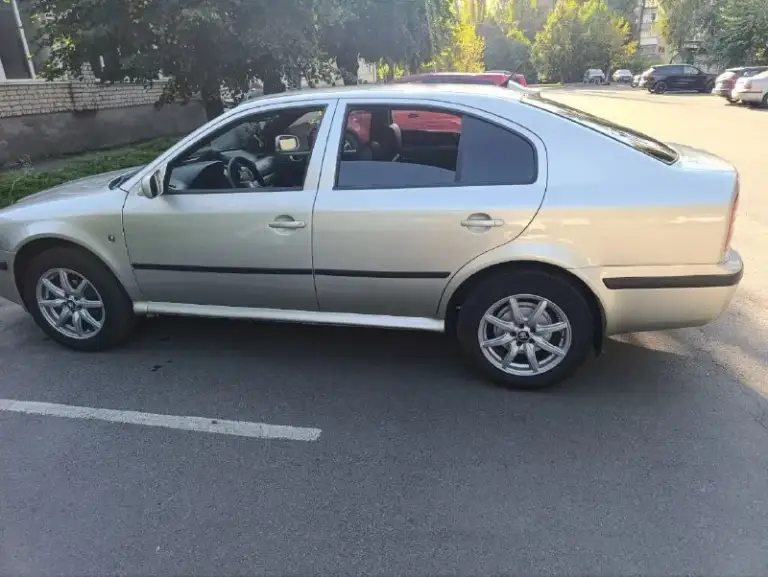 Продам легковой автомобиль skoda oktavia год выпуска 2007г. Пробег 229253км бензин. Объем дв. 1036 куб. См. Коробка механика двигатель, коробка, ходовая в идеальном состоянии. Посторонних звуков нет. Эксплуатировалась очень бережно и аккуратно дополнительных вложений не требует купил сел и поехал без проблем цена хорошего автомобиля 670000 руб. Контактный телефон : +79493111910 -николай
📞 Звоните: +7(949)3111910 - фотография - 6
