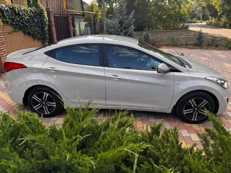 Продам hyundai elantra
2014 Года.
1 Хозяин, брал с салона!
1.6 Коробка автомат
158. Тыс родного пробега!!!
Чистый кореец
Машина полностью в родной краске.
Все стекла родные!
Обслуживалась с момента покупки на одном сервисе!
Двигатель без нареканий, масло менялось каждые 6 тыс. Км!
Коробка без нареканий!
Установлен четвёртое поколение итальянский газ пропан.
Комплектация: мультируль, электро зеркала, 4 стеклоподъёмника, кондиционер холодит хорошо, подогрев сидений, бортовой компьютер, экран, туманки, led-фары, круиз контроль

Салон в очень хорошем состоянии!
Резина. Лета навая гаражное хранение цена 1 200000 руб. Телефон +7 949 484 37 35 - фотография - 4