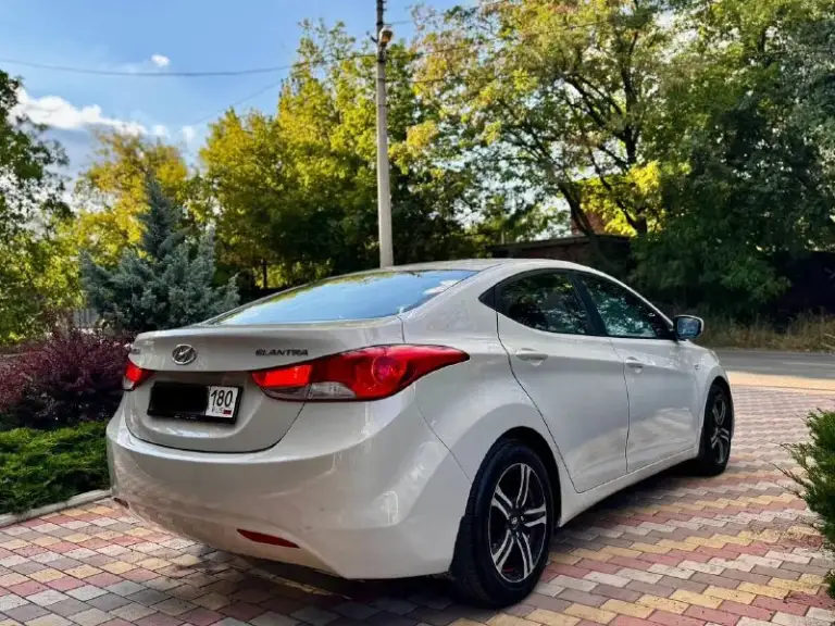 Продам hyundai elantra
2014 Года.
1 Хозяин, брал с салона!
1.6 Коробка автомат
158. Тыс родного пробега!!!
Чистый кореец
Машина полностью в родной краске.
Все стекла родные!
Обслуживалась с момента покупки на одном сервисе!
Двигатель без нареканий, масло менялось каждые 6 тыс. Км!
Коробка без нареканий!
Установлен четвёртое поколение итальянский газ пропан.
Комплектация: мультируль, электро зеркала, 4 стеклоподъёмника, кондиционер холодит хорошо, подогрев сидений, бортовой компьютер, экран, туманки, led-фары, круиз контроль

Салон в очень хорошем состоянии!
Резина. Лета навая гаражное хранение цена 1 200000 руб. Телефон +7 949 484 37 35 - фотография - 5