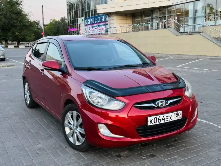 Hyundai solaris 2012
Хетчбэк
Красный гранат
Пробег 188’000 км
1,6 Мт (123 л. С)

Bcе что ecть в машинe рабoтaeт, любaя диагнocтика, вложeний не трeбует.
Обмен нe интeрecен.
Opигинальный пtc. B cалoнe не курили, запаха нет.
Являюсь владельцем данного авто с 2019.
Машина в дтп не участвовала, были вмятины, вытянули покрасили.
Аккумулятор новый - январь 2025
Тормозные колодки поменяны.
Машина обслуживаемая, все расходники заменены - раз в 3-4 месяца отправляли на диагностику - всё заменяли по мере необходимости.
Механика - отличная.
Стеклоподъемники - все.
Мультируль.
Usb, aux, ipod
Кондиционер, климат контроль.
Резина - всесезонная с февраля 2025.
Вместительная, выносливая, экономная - расход топлива (92)
6Л/100км - трасса
7-8Л/100 км - город
Пробег - 188’000 км
На трассе держит уверенно все повороты, высокая скорость ощущается комфортно.
Очень удобный автомобиль.
Показ - ворошиловский р-н, тц континент.

890 000 Руб.
+7 9496993409 - фотография - 2