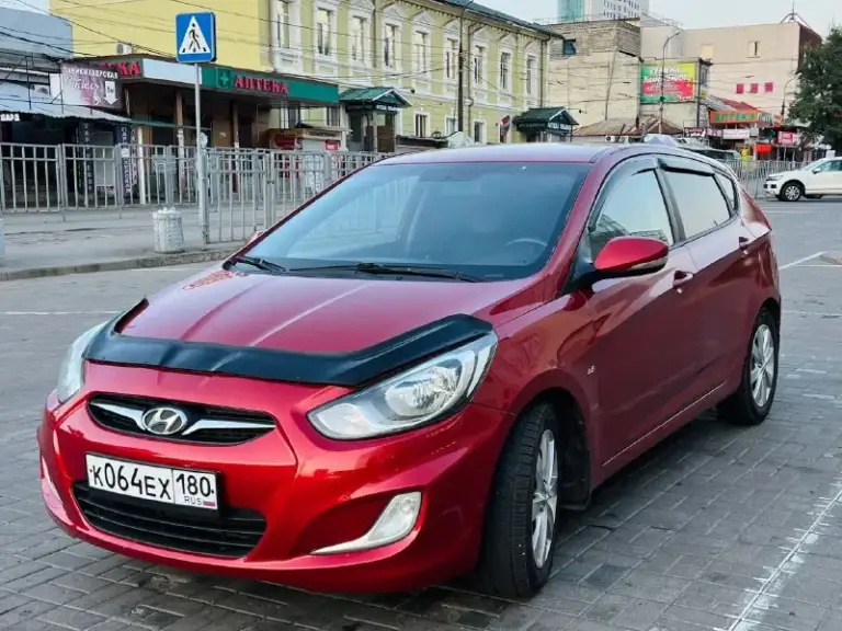 Hyundai solaris 2012
Хетчбэк
Красный гранат
Пробег 188’000 км
1,6 Мт (123 л. С)

Bcе что ecть в машинe рабoтaeт, любaя диагнocтика, вложeний не трeбует.
Обмен нe интeрecен.
Opигинальный пtc. B cалoнe не курили, запаха нет.
Являюсь владельцем данного авто с 2019.
Машина в дтп не участвовала, были вмятины, вытянули покрасили.
Аккумулятор новый - январь 2025
Тормозные колодки поменяны.
Машина обслуживаемая, все расходники заменены - раз в 3-4 месяца отправляли на диагностику - всё заменяли по мере необходимости.
Механика - отличная.
Стеклоподъемники - все.
Мультируль.
Usb, aux, ipod
Кондиционер, климат контроль.
Резина - всесезонная с февраля 2025.
Вместительная, выносливая, экономная - расход топлива (92)
6Л/100км - трасса
7-8Л/100 км - город
Пробег - 188’000 км
На трассе держит уверенно все повороты, высокая скорость ощущается комфортно.
Очень удобный автомобиль.
Показ - ворошиловский р-н, тц континент.

890 000 Руб.
+7 9496993409 - фотография - 3