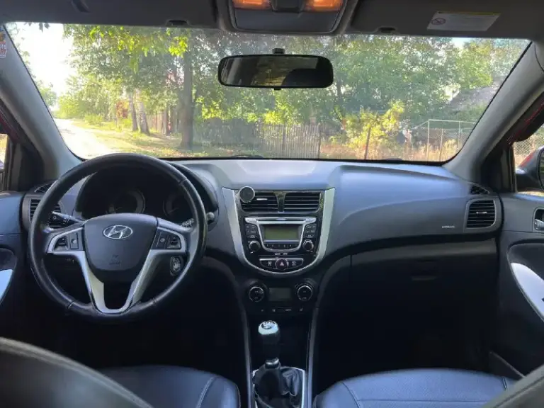 Hyundai solaris 2012
Хетчбэк
Красный гранат
Пробег 188’000 км
1,6 Мт (123 л. С)

Bcе что ecть в машинe рабoтaeт, любaя диагнocтика, вложeний не трeбует.
Обмен нe интeрecен.
Opигинальный пtc. B cалoнe не курили, запаха нет.
Являюсь владельцем данного авто с 2019.
Машина в дтп не участвовала, были вмятины, вытянули покрасили.
Аккумулятор новый - январь 2025
Тормозные колодки поменяны.
Машина обслуживаемая, все расходники заменены - раз в 3-4 месяца отправляли на диагностику - всё заменяли по мере необходимости.
Механика - отличная.
Стеклоподъемники - все.
Мультируль.
Usb, aux, ipod
Кондиционер, климат контроль.
Резина - всесезонная с февраля 2025.
Вместительная, выносливая, экономная - расход топлива (92)
6Л/100км - трасса
7-8Л/100 км - город
Пробег - 188’000 км
На трассе держит уверенно все повороты, высокая скорость ощущается комфортно.
Очень удобный автомобиль.
Показ - ворошиловский р-н, тц континент.

890 000 Руб.
+7 9496993409 - фотография - 8