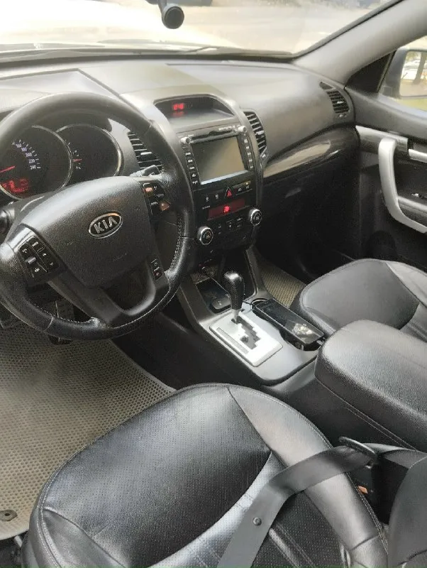 Kia sorento официал, рестайлинг! 2012 год двигатель 2.4 бензин коробка автомат пробег 193 тыс, км. Родной пробег !автомобиль в отличном состоянии. Абсолютно не какого вложения не требует ! Кузов без дтп ! Максимальная комплектация, бесключевой доступ (start-stop) кожаный салон, датчики света и дождя, парктроник и многое другое ! С документами все в порядке могу присутствовать в мрэо для полного переоформления ! Я хозяин авто! Цена. 1.397тыс. ₽ звоните остальное по +7(949)522-32-93
📞 Звоните: +7(949)5223293 - фотография - 7