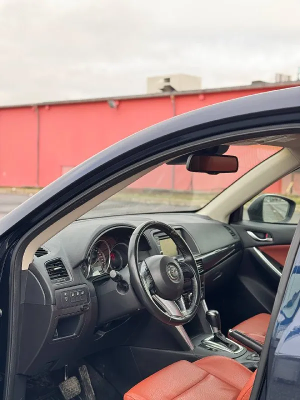 Продам mazda cx-5 skyactiv
Машина полностью в родном окрасе ❗️❗️❗️
Год выпуска-2015
Цвет автомобиля-синий
Объем двигателя-2.0(150 л. С) работает отлично, без всякой посторонних шумов. ❗️
Расход маленький, 7.5-8 л по городу !
Коробка передач-автомат (6-ступенчатый)
Переключает плавно, без пинков и толчков❗️
Пробег -189.000 тыс. Км( оригинальный пробег), подверженный автотекой, и сервисной книжкой!
2 Ключа!
Привод -передний
Комплектация:
-Кнопка старт стоп
-4 Стеклоподъемника
-Датчик света, датчик дождя
-Круиз контроль
-Подогрев передний сидений
2-Х зонный климат контроль
И т. Д
Автотека вся зеленая, по запросу скину.
2 Владельца.
Стоит на 180 регионе !переоформление без проблем
Автомобиль в очень хорошем состоянии❗️
Без дтп❗️
Стоит новая зимняя резина r17 pirelli( проехала 2000 км)

Цена -1.660.000 тыс ❗️
+7(949) 5219479 - фотография - 7