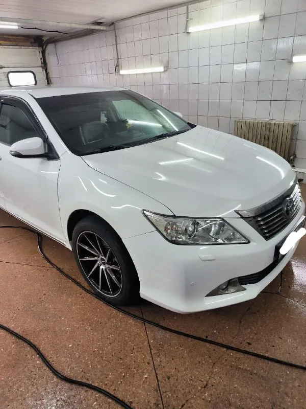 Продам toyota camry 50
Объем двигателя - 2,5
Мощность двигателя
-181 Л. С. (133.1квт)
Коробка: автомат, бензин
Год: 2014
Пробег: 177.000 км
Машина в идеальном состоянии.
Полностью вся обслужена.
Комплектация:
- Кожаный салон,
- Бесключевой доступ,
- Русифицированная навигация,
- Парктроник,
- Подогрев сидений,
- Камера заднего вида
- Установлена секретка от угона,
- Полный эл. Стеклопакет,
- Эл. Регулировка зеркал,
- Обогрев зеркал,
- Складывание зеркал,
- Обогрев заднего стекла,
- Эл. Привод передних сидений,
- Активный мультируль,
- Бортовой компьютер,
- Климат контроль,
- Мультимедиа,
- Круиз контроль,
- Активные датчики света и дождя,
Дополнительно установлены:
- Регистратор,
- Сигнализация старлайн.
Автомобиль в данный момент вложений не требуется, двигатель работает ровно, коробка переключается плавно без пинков, состояние сел и поехал.
Масло меняю каждые 7 тысяч км. Последняя замена была на 176 тыс.
✅Официальная куплена в салоне рф
✅Без дтп, всё стекла оригинал

📞 Звоните: +7(949)3657802 - фотография - 1