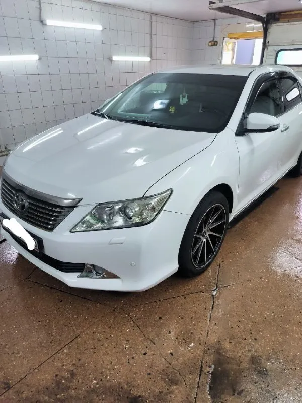Продам toyota camry 50
Объем двигателя - 2,5
Мощность двигателя
-181 Л. С. (133.1квт)
Коробка: автомат, бензин
Год: 2014
Пробег: 177.000 км
Машина в идеальном состоянии.
Полностью вся обслужена.
Комплектация:
- Кожаный салон,
- Бесключевой доступ,
- Русифицированная навигация,
- Парктроник,
- Подогрев сидений,
- Камера заднего вида
- Установлена секретка от угона,
- Полный эл. Стеклопакет,
- Эл. Регулировка зеркал,
- Обогрев зеркал,
- Складывание зеркал,
- Обогрев заднего стекла,
- Эл. Привод передних сидений,
- Активный мультируль,
- Бортовой компьютер,
- Климат контроль,
- Мультимедиа,
- Круиз контроль,
- Активные датчики света и дождя,
Дополнительно установлены:
- Регистратор,
- Сигнализация старлайн.
Автомобиль в данный момент вложений не требуется, двигатель работает ровно, коробка переключается плавно без пинков, состояние сел и поехал.
Масло меняю каждые 7 тысяч км. Последняя замена была на 176 тыс.
✅Официальная куплена в салоне рф
✅Без дтп, всё стекла оригинал

📞 Звоните: +7(949)3657802 - фотография - 2