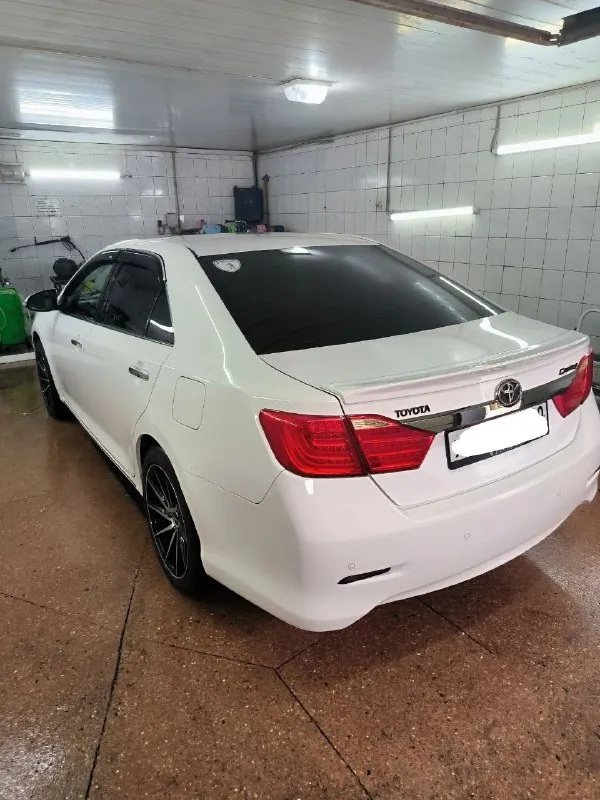 Продам toyota camry 50
Объем двигателя - 2,5
Мощность двигателя
-181 Л. С. (133.1квт)
Коробка: автомат, бензин
Год: 2014
Пробег: 177.000 км
Машина в идеальном состоянии.
Полностью вся обслужена.
Комплектация:
- Кожаный салон,
- Бесключевой доступ,
- Русифицированная навигация,
- Парктроник,
- Подогрев сидений,
- Камера заднего вида
- Установлена секретка от угона,
- Полный эл. Стеклопакет,
- Эл. Регулировка зеркал,
- Обогрев зеркал,
- Складывание зеркал,
- Обогрев заднего стекла,
- Эл. Привод передних сидений,
- Активный мультируль,
- Бортовой компьютер,
- Климат контроль,
- Мультимедиа,
- Круиз контроль,
- Активные датчики света и дождя,
Дополнительно установлены:
- Регистратор,
- Сигнализация старлайн.
Автомобиль в данный момент вложений не требуется, двигатель работает ровно, коробка переключается плавно без пинков, состояние сел и поехал.
Масло меняю каждые 7 тысяч км. Последняя замена была на 176 тыс.
✅Официальная куплена в салоне рф
✅Без дтп, всё стекла оригинал

📞 Звоните: +7(949)3657802 - фотография - 3