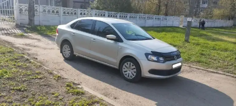 Продажа от собственника! Фольксваген поло седан 2012, двигатель 1,6, коробка механика, пробег 178 тыс, два комплекта резины, автомобиль донецкий, цена 910000₽, телефон+79493384930 - фотография - 9