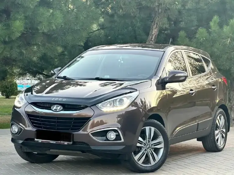 Hyundai-ix35 2014г (rest)
Продам автомобиль в идеальном состоянии, вложений абсолютно не каких не требует,
Кузов в заводском окрасе,
Стекла все родные включая лобовое!

Двигатель 2.0 бензин самый простой атмосферный,
Масло не ест работает хорошо как на холодную так и на горячую,
По ходовой все отлично не стучит не гремит,
Пробег родной 189тыс, км

Комплектация:
Кожанный салон,
Подогрев сидений,
Климат контроль двухзонный,
Управление на руле,
Камера заднего вида,
Парктроники, и многое другое!
Также новая резина hokia, два ключа все есть,
Цена за данный автомобиль 1-395.000₽
Звоните кому нужен хороший семейный автомобиль!
+7949-551-68-75 - фотография - 1