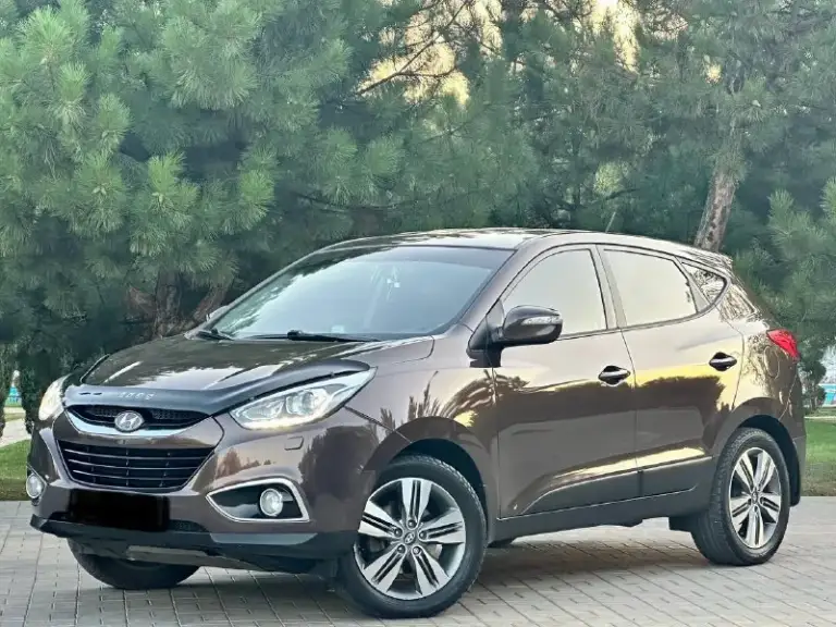 Hyundai-ix35 2014г (rest)
Продам автомобиль в идеальном состоянии, вложений абсолютно не каких не требует,
Кузов в заводском окрасе,
Стекла все родные включая лобовое!

Двигатель 2.0 бензин самый простой атмосферный,
Масло не ест работает хорошо как на холодную так и на горячую,
По ходовой все отлично не стучит не гремит,
Пробег родной 189тыс, км

Комплектация:
Кожанный салон,
Подогрев сидений,
Климат контроль двухзонный,
Управление на руле,
Камера заднего вида,
Парктроники, и многое другое!
Также новая резина hokia, два ключа все есть,
Цена за данный автомобиль 1-395.000₽
Звоните кому нужен хороший семейный автомобиль!
+7949-551-68-75 - фотография - 2