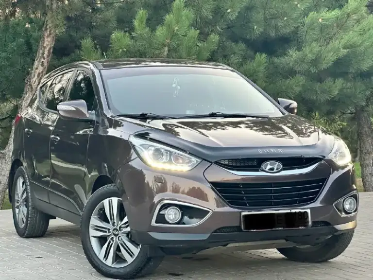 Hyundai-ix35 2014г (rest)
Продам автомобиль в идеальном состоянии, вложений абсолютно не каких не требует,
Кузов в заводском окрасе,
Стекла все родные включая лобовое!

Двигатель 2.0 бензин самый простой атмосферный,
Масло не ест работает хорошо как на холодную так и на горячую,
По ходовой все отлично не стучит не гремит,
Пробег родной 189тыс, км

Комплектация:
Кожанный салон,
Подогрев сидений,
Климат контроль двухзонный,
Управление на руле,
Камера заднего вида,
Парктроники, и многое другое!
Также новая резина hokia, два ключа все есть,
Цена за данный автомобиль 1-395.000₽
Звоните кому нужен хороший семейный автомобиль!
+7949-551-68-75 - фотография - 3