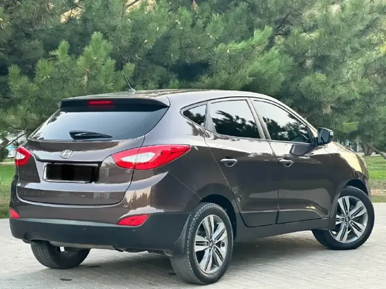 Hyundai-ix35 2014г (rest)
Продам автомобиль в идеальном состоянии, вложений абсолютно не каких не требует,
Кузов в заводском окрасе,
Стекла все родные включая лобовое!

Двигатель 2.0 бензин самый простой атмосферный,
Масло не ест работает хорошо как на холодную так и на горячую,
По ходовой все отлично не стучит не гремит,
Пробег родной 189тыс, км

Комплектация:
Кожанный салон,
Подогрев сидений,
Климат контроль двухзонный,
Управление на руле,
Камера заднего вида,
Парктроники, и многое другое!
Также новая резина hokia, два ключа все есть,
Цена за данный автомобиль 1-395.000₽
Звоните кому нужен хороший семейный автомобиль!
+7949-551-68-75 - фотография - 4