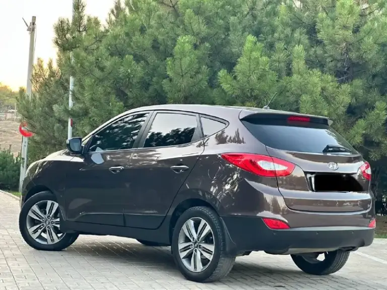 Hyundai-ix35 2014г (rest)
Продам автомобиль в идеальном состоянии, вложений абсолютно не каких не требует,
Кузов в заводском окрасе,
Стекла все родные включая лобовое!

Двигатель 2.0 бензин самый простой атмосферный,
Масло не ест работает хорошо как на холодную так и на горячую,
По ходовой все отлично не стучит не гремит,
Пробег родной 189тыс, км

Комплектация:
Кожанный салон,
Подогрев сидений,
Климат контроль двухзонный,
Управление на руле,
Камера заднего вида,
Парктроники, и многое другое!
Также новая резина hokia, два ключа все есть,
Цена за данный автомобиль 1-395.000₽
Звоните кому нужен хороший семейный автомобиль!
+7949-551-68-75 - фотография - 5