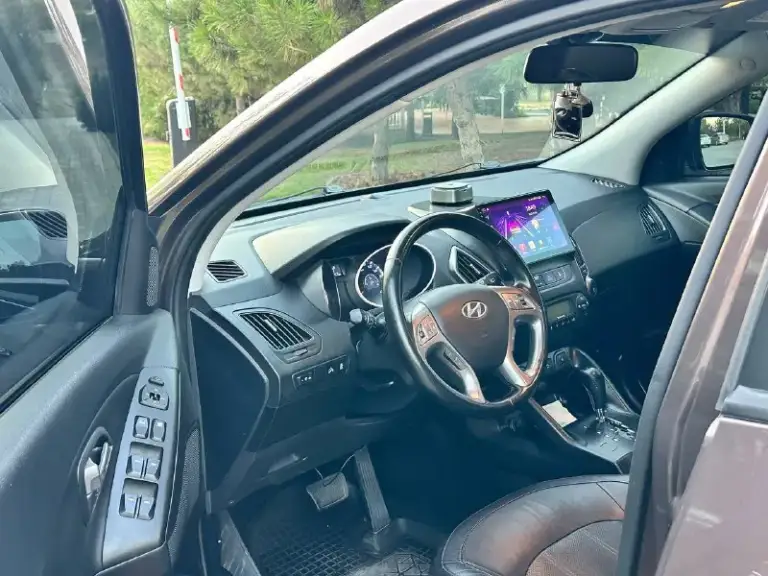 Hyundai-ix35 2014г (rest)
Продам автомобиль в идеальном состоянии, вложений абсолютно не каких не требует,
Кузов в заводском окрасе,
Стекла все родные включая лобовое!

Двигатель 2.0 бензин самый простой атмосферный,
Масло не ест работает хорошо как на холодную так и на горячую,
По ходовой все отлично не стучит не гремит,
Пробег родной 189тыс, км

Комплектация:
Кожанный салон,
Подогрев сидений,
Климат контроль двухзонный,
Управление на руле,
Камера заднего вида,
Парктроники, и многое другое!
Также новая резина hokia, два ключа все есть,
Цена за данный автомобиль 1-395.000₽
Звоните кому нужен хороший семейный автомобиль!
+7949-551-68-75 - фотография - 6