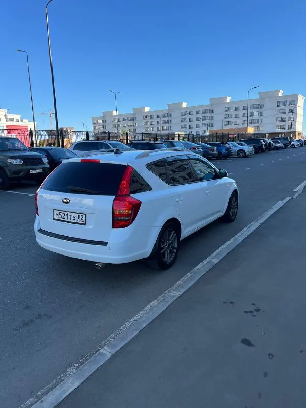 Продам kia ceed. Автомобиль 2010 г. Выпуска. Двигатель объемом 2.0 бензин, автоматическая коробка передач. Состояние автомобиля отличное, кузов практически весь в заводском окрасе, есть две окрашенные детали косметические без шпаклёвки. Двигатель, акпп, ходовая часть без капитала вложений абсолютно. Автомобиль в максимальной комплектации есть все для комфортной эксплуатации, в автомобиле работает абсолютно всё автотека зелёная без единого дтп и выплат. Документы кристально чистые переоформление на нового владельца без проблем. Подробно про автомобиль расскажу по телефону либо при встрече. Автомобиль находится в городе мариуполь.800 тыс руб. +79497346358 +79649225253 - фотография - 5