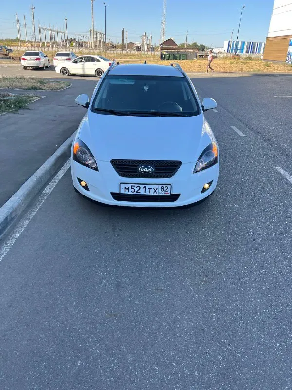 Продам kia ceed. Автомобиль 2010 г. Выпуска. Двигатель объемом 2.0 бензин, автоматическая коробка передач. Состояние автомобиля отличное, кузов практически весь в заводском окрасе, есть две окрашенные детали косметические без шпаклёвки. Двигатель, акпп, ходовая часть без капитала вложений абсолютно. Автомобиль в максимальной комплектации есть все для комфортной эксплуатации, в автомобиле работает абсолютно всё автотека зелёная без единого дтп и выплат. Документы кристально чистые переоформление на нового владельца без проблем. Подробно про автомобиль расскажу по телефону либо при встрече. Автомобиль находится в городе мариуполь.800 тыс руб. +79497346358 +79649225253 - фотография - 8