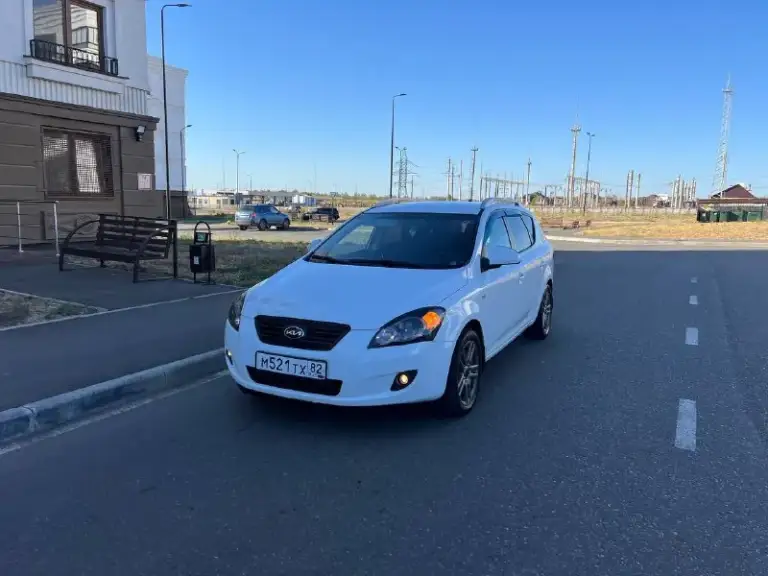 Продам kia ceed. Автомобиль 2010 г. Выпуска. Двигатель объемом 2.0 бензин, автоматическая коробка передач. Состояние автомобиля отличное, кузов практически весь в заводском окрасе, есть две окрашенные детали косметические без шпаклёвки. Двигатель, акпп, ходовая часть без капитала вложений абсолютно. Автомобиль в максимальной комплектации есть все для комфортной эксплуатации, в автомобиле работает абсолютно всё автотека зелёная без единого дтп и выплат. Документы кристально чистые переоформление на нового владельца без проблем. Подробно про автомобиль расскажу по телефону либо при встрече. Автомобиль находится в городе мариуполь.800 тыс руб. +79497346358 +79649225253 - фотография - 9