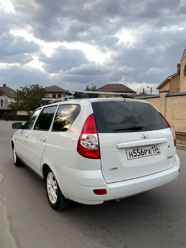 Lada priora ваз 2170 1.6 (16 клп) 2010 год
Цена: 375.000₽
Номер: +79490943685
Продам белый вагончик лада приора. Машина в хорошем состоянии, по кузову ровненькая выглядит отлично, негнилая. По днищу порогам, стаканам и порогам вопросов нет, все четко, хорошая рабочая вместительная машина. По технике бодрая движок тянет, коробка все передачи включает. По электрике все, что нужно работает, птфки, музыка, два эсп, электрорегулировка зеркал, корректор фар. Комплектация базовая. Салон светлый велюр, после химчистки. Свежая летняя резина на дисках. Была недавно замена основного радиатора охлаждения, соответственно свежий антифриз, машина не греется, не закипает. - фотография - 3