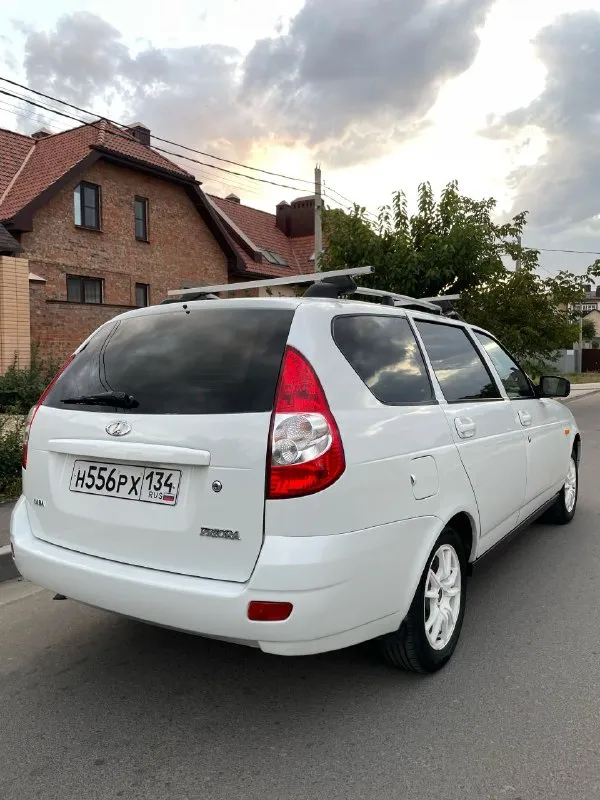 Lada priora ваз 2170 1.6 (16 клп) 2010 год
Цена: 375.000₽
Номер: +79490943685
Продам белый вагончик лада приора. Машина в хорошем состоянии, по кузову ровненькая выглядит отлично, негнилая. По днищу порогам, стаканам и порогам вопросов нет, все четко, хорошая рабочая вместительная машина. По технике бодрая движок тянет, коробка все передачи включает. По электрике все, что нужно работает, птфки, музыка, два эсп, электрорегулировка зеркал, корректор фар. Комплектация базовая. Салон светлый велюр, после химчистки. Свежая летняя резина на дисках. Была недавно замена основного радиатора охлаждения, соответственно свежий антифриз, машина не греется, не закипает. - фотография - 5