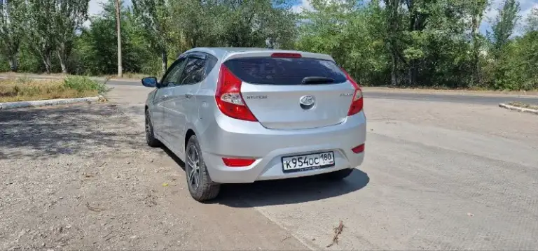 Продам солярис 2013года, мотор 1.6,кпп механика, машина в хорошем состоянии, новая резина два комплекта, новый компрессор кондиционера, рулевая рейка, поменяна цепь грм, сигнализация стеклоподьемники кондиционер всё работает. Цена 580р, вопросы по телефону авто находится в макеевке +79493145487,+79494936731 - фотография - 5