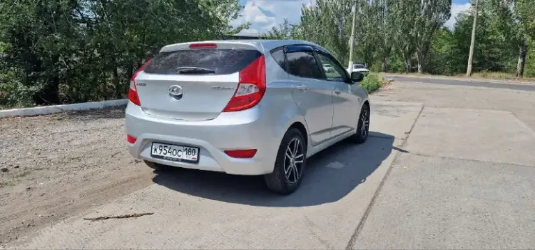 Продам солярис 2013года, мотор 1.6,кпп механика, машина в хорошем состоянии, новая резина два комплекта, новый компрессор кондиционера, рулевая рейка, поменяна цепь грм, сигнализация стеклоподьемники кондиционер всё работает. Цена 580р, вопросы по телефону авто находится в макеевке +79493145487,+79494936731 - фотография - 6