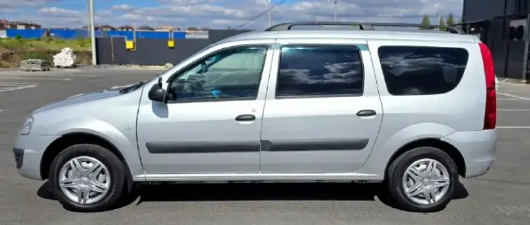 Продаю автомобиль полностью обслужен lada largus 2018 года. В отличном состоянии. Без дтп. В родном окрасе. Салон чистый ухоженный. Мотор 1.6 механика по тех части всё в норме, кондиционер работает. Автотека все отметки зелёные. Пробег родной 124000. Звонить только реальным покупателям. По номеру телефона +79496167298 продажа с полным переоформлением. Осмотр г. Донецк по договорённости. Цена 790000 - фотография - 6