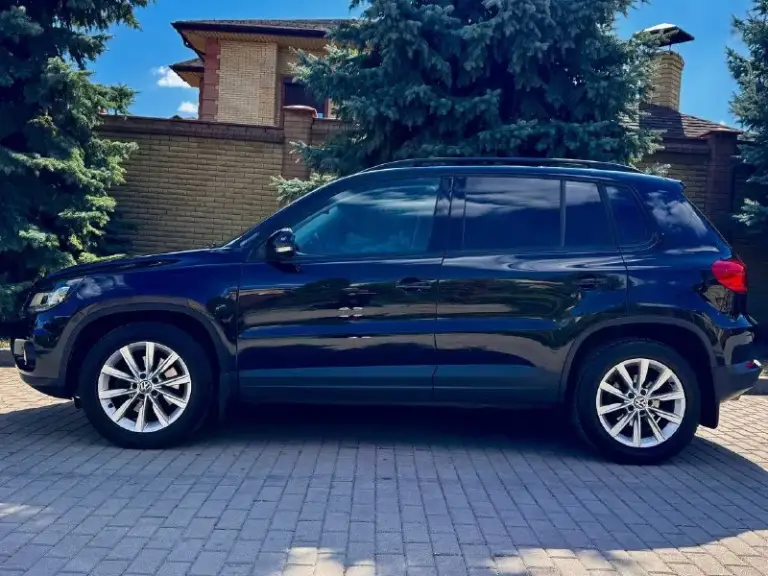 Продам volkswagen tiguan 2012 года 169 тыс пробега, объем двигателя 2л турбо, 170 л/с полноприводный.
Коробка автомат шестиступка
Автомобиль в отличном состоянии, не битый, не крашеный. Самая максимальная комплектация.
Я собственник автомобиля. Я комплекта ключей, сервисная книжка, все есть. Авто проходил недавно полный то
Цена - 1 380 000.
Телефон +79495099958 вячеслав. Тг, ватсапп на этом же номере. - фотография - 5