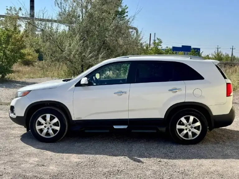 Kia sorento официал
2012 Год выпуска
Двигатель 2.4 бензин
Коробка автомат
Пробег 175 тыс. Км родной
Автомобиль в отличном состоянии,
Кузов без дтп, весь в заводском окрасе,
Не одна деталь не красилась 1000% !
Зоны риска в броне пленке,
Двигатель, коробка, ходовая на 5+ !
Вообщем авто весь обслужен,
Вложения не требует от слова совсем.
Максимальная комплектация,
Кожаный салон,
Климат контроль,
Круиз контроль,
Бесключевой доступ (start-stop)
Парктроники,
Датчики света, дождя,
Подогревы сидений,
И многое другое!
С документам полный порядок,
Продажа с полным переоформлением в гаи.
Г. Донецк
Цена 1.385тыс. ₽
Звоните остальное по тел.
+79494006791
Телеграмм на этом же номере - фотография - 2
