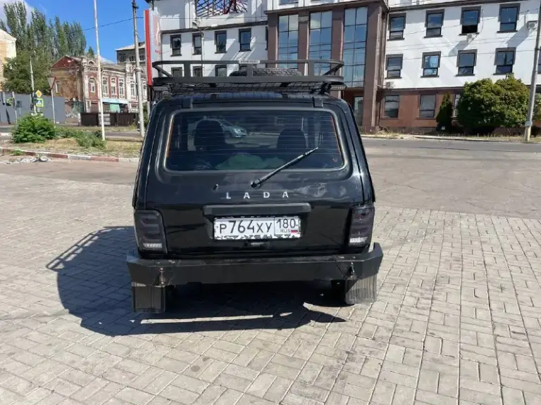 Продаю ниву 212140 2019 г. В. Комплектация гур, подогрев сидений, кондиционер, abs, электро-стеклоподъемники, электро регулировка зеркал с подогревом.
На момент объявления пробег составляет 63000 км, состояние сел поехал. 50 км назад сделал то с заменой всех масел и фильтров. По кузову присутствуют жуки, небольшие вмятины. В офф-роуде не участвовала, езда город-проселочная местность. Двс масло не расходует, коробка не выбивает, раздатка включается без проблем. Электро дроссель, экология на месте. На пробеге 58 тысяч поменял комплект сцепления. Спереди новые колодки и тормозные диски с перфорацией, так же поменял спереди амортизаторы и верхнее шаровые. Заменил антифриз в начале мая месяца
Гу аура amh-78dsp, 4 динамика урал. Работает корректор фар.
Бампера усиленные(6мм металл, у переднего бампера 4 точки крепления, есть место под лебедку), пороги, багажник на крыше и люстра в птс не вписаны! Диски ровные, резину под замену.
Продаю не спеша 890т. Р, с символическим торгом. Езжу каждый день
+79494384548 Артём - фотография - 4
