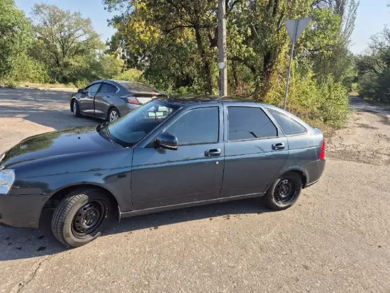 Продам приору 2012.мотор 1,6 16ти клапанный не дымит не троит едет уверенно. Кпп 5ти ступка не выбивает переключаеться отлично и без хрустов. По ходовой всё отлично полностью обслужена дорогу держит уверенно. Комплектация кондиционер абс подогрев дворников два стеклоподьемника штатная музыка с блитузом сигнализация с обратной связи и автозапуском. По лкп на все отлично красить не нужно лкп всё видно по фото, дно пороги стаканы ланжероны всё целое варить не чего не нужно. С документами полный порядок автотека зелёная штрафов, арестов, запретов нет, любое переоформление. Цена 370000
+79494930504 - фотография - 4
