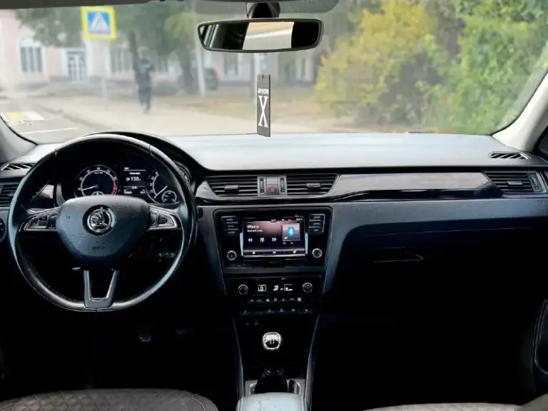 Skoda rapid 2017 рестайлинг
1.6 Mpi
Коробка механика
Пробег 129000
1 Владелец, два ключа
Автомобиль в отличном состоянии двигатель работает идеально, кузов в отличном состоянии без гнили и ржавчины, по ходовой ничего не стучит, салон чист цел и ухожен.
Максимальная комплектация:климат, большой сенсорный монитор, полный электропакет, все эл стекло подъемники, эл зеркала с подогревом, подогрев сидений, кожаный руль, парктроники, мультируль, обогрев переднего и заднего стекла, ходовые огни, датчики света и дождя и еще много чего.
Цена 1.020.000
Возможен торг
+79496209987
📞 Звоните: +7(949)6209987 - фотография - 6