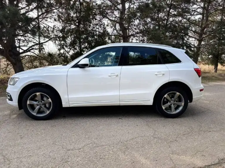 Audi q5 quattro 2014

Автомобиль в идеальном состоянии.
Без дтп.
Птс оригинал!
За все время всего один владелец, очень бережная эксплуатация.

Мотор установили абсолютно новый( не путать с контрактным, все документы и чеки есть. )
Масло не расходует совсем!
Коробка полноценный 8-ми ступенчатый автомат
По ходовой части нет ни единого шума.

Салон в отличном состоянии. Нет ни дыр ни потертостей.
Все функции исправно работают.

Комплектация:
Климат контроль
Круиз контроль
Датчики света и дождя
Омыватель фар
Парктроники
Удержание в полосе
Премиальная музыка audi concert!
8 Колонок + сабвуфер.
Электро-привод багажника
Передний электопривод сидений
Подогревы сидений, стекл, форсунок омывателя и зеркал.
Адаптивный ксеноновый свет фар.
2 Ключа.

1 780. 000
Торг.

📞 Феникс : +7 (949) 440-89-85 - фотография - 2