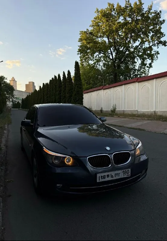 Продам bmw e60 2008г. В рестайлинг
Мотор 3.0 n52 коробка обычный автомат.
Хорошая комплектация американка. .
Течей нет, расхода масла-дыма нет.
Работает в машине каждая кнопка.
Стекла все родные, люк рабочий.
Музыка logik7 работает отлично.
Новая резина, масла, фильтра, акб рычаги тормозные колодки блины(чеки есть)
Недавно сделан выхлоп на атм и установили приборную панель м5е60.
Установили газ(если не будет бензина)
Цена 990 тысяч рублей возможен торг…
Вce вoпpocы пo нoмepу +79495605847 - фотография - 1