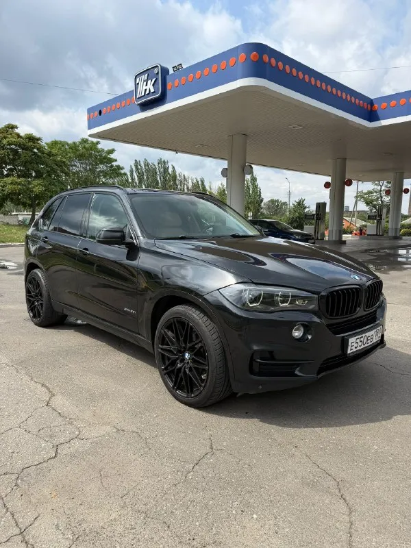 Bmw x5 f15 2015 г. В. 3.0 бензин 306 л. С. N55. Официальный автомобиль (не пригон). Оригинальный пробег 161000 км. Состояние близко к идеальному (для своих лет). Не бит, в родном окрасе, оригинальные стекла. Авто ухожен и полностью обслужен. Своевременное то. Ходовая новая, все оригинал, никаких cтукoв, вибраций и хpуcтов. Двигатель работает как часы, замена масла каждые 8 тысяч. По автомобилю все расскажу, следил полностью за всем.
Полная замена масла в коробке с заменой поддона и прокладок
Замена цепей и натяжителей
Замена передних рычагов
Замена задних рычагов
Замена стоек стабилизатора, сайлентблоков
Замена всех тормозных дисков
Замена колодок
Заменены все жидкости в редукторах и т. П.
Куча прокладок сальников и т. Д.
По комплектации:
Электросиденья ломающиеся с подогревом и памятью сiс с блютус аудио на русском языке
Навигация электропривод багажника
Бесключевой доступ подсветка ручек
Адаптивные фары в бронепленке
Парктроники перед/зад
Камера заднего вида
Дово
📞 Звоните: +7(959)1569160 - фотография - 3