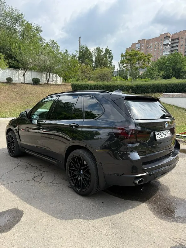 Bmw x5 f15 2015 г. В. 3.0 бензин 306 л. С. N55. Официальный автомобиль (не пригон). Оригинальный пробег 161000 км. Состояние близко к идеальному (для своих лет). Не бит, в родном окрасе, оригинальные стекла. Авто ухожен и полностью обслужен. Своевременное то. Ходовая новая, все оригинал, никаких cтукoв, вибраций и хpуcтов. Двигатель работает как часы, замена масла каждые 8 тысяч. По автомобилю все расскажу, следил полностью за всем.
Полная замена масла в коробке с заменой поддона и прокладок
Замена цепей и натяжителей
Замена передних рычагов
Замена задних рычагов
Замена стоек стабилизатора, сайлентблоков
Замена всех тормозных дисков
Замена колодок
Заменены все жидкости в редукторах и т. П.
Куча прокладок сальников и т. Д.
По комплектации:
Электросиденья ломающиеся с подогревом и памятью сiс с блютус аудио на русском языке
Навигация электропривод багажника
Бесключевой доступ подсветка ручек
Адаптивные фары в бронепленке
Парктроники перед/зад
Камера заднего вида
Дово
📞 Звоните: +7(959)1569160 - фотография - 6