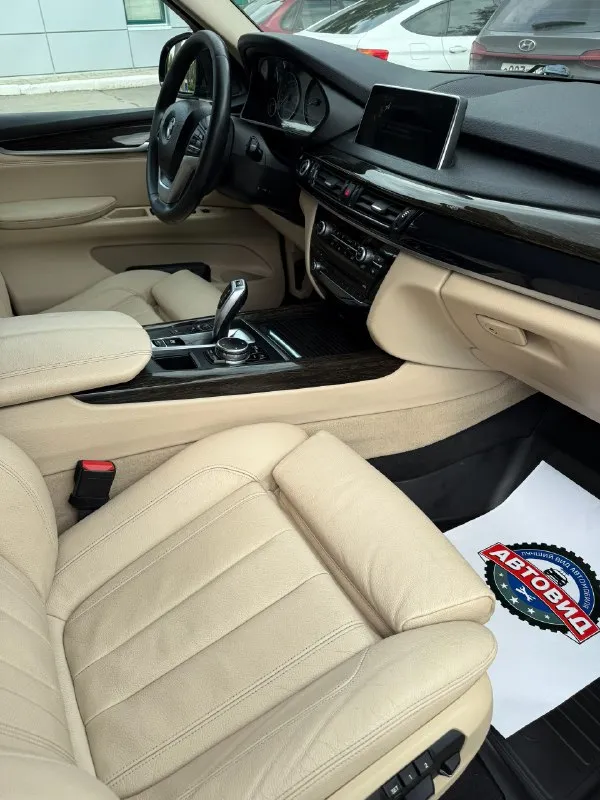 Bmw x5 f15 2015 г. В. 3.0 бензин 306 л. С. N55. Официальный автомобиль (не пригон). Оригинальный пробег 161000 км. Состояние близко к идеальному (для своих лет). Не бит, в родном окрасе, оригинальные стекла. Авто ухожен и полностью обслужен. Своевременное то. Ходовая новая, все оригинал, никаких cтукoв, вибраций и хpуcтов. Двигатель работает как часы, замена масла каждые 8 тысяч. По автомобилю все расскажу, следил полностью за всем.
Полная замена масла в коробке с заменой поддона и прокладок
Замена цепей и натяжителей
Замена передних рычагов
Замена задних рычагов
Замена стоек стабилизатора, сайлентблоков
Замена всех тормозных дисков
Замена колодок
Заменены все жидкости в редукторах и т. П.
Куча прокладок сальников и т. Д.
По комплектации:
Электросиденья ломающиеся с подогревом и памятью сiс с блютус аудио на русском языке
Навигация электропривод багажника
Бесключевой доступ подсветка ручек
Адаптивные фары в бронепленке
Парктроники перед/зад
Камера заднего вида
Дово
📞 Звоните: +7(959)1569160 - фотография - 8