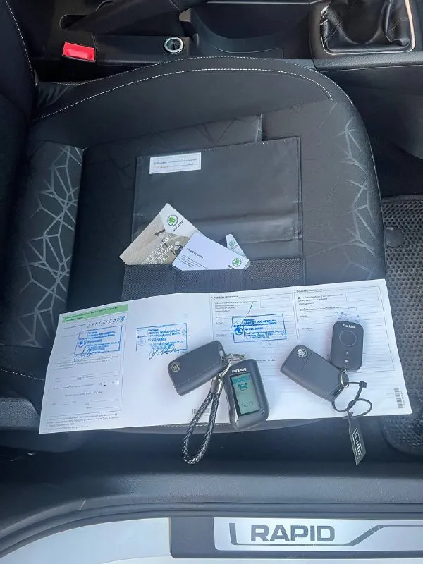 Продаю свой автомобиль, skoda рапид 1,6. 2018г(27 декабря)в идеальном состоянии. Пробег 216000 на учет поставлена 10 января 2019,хорошая комплектация!я единственный владелец с момента покупки у официального дилера!машина не бита, не крашена вся в заводской краске!полностью обслужена. Заменены:тормозные диски с колодками, ремень грм с роликами, комплект сцепления, масло в двигателе (замена каждые 8000)масло в коробке, все фильтра, катушки, свечи. Никаких кредитов и ограничений нет!2 комплекта почти новой резины,2 комплекта ключей, сигнализация старлайн. Место осмотра г. Харцызск! Доп инфо по телефону!
Тел:+7 949 492 42 59
Цена 1,070,000.торг у капота уместен!
📲 Tg: @bakur4ik
📞 Звоните: +7(949)4924259 - фотография - 3