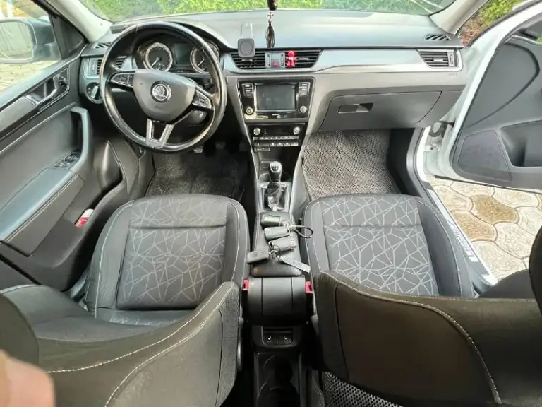 Продаю свой автомобиль, skoda рапид 1,6. 2018г(27 декабря)в идеальном состоянии. Пробег 216000 на учет поставлена 10 января 2019,хорошая комплектация!я единственный владелец с момента покупки у официального дилера!машина не бита, не крашена вся в заводской краске!полностью обслужена. Заменены:тормозные диски с колодками, ремень грм с роликами, комплект сцепления, масло в двигателе (замена каждые 8000)масло в коробке, все фильтра, катушки, свечи. Никаких кредитов и ограничений нет!2 комплекта почти новой резины,2 комплекта ключей, сигнализация старлайн. Место осмотра г. Харцызск! Доп инфо по телефону!
Тел:+7 949 492 42 59
Цена 1,070,000.торг у капота уместен!
📲 Tg: @bakur4ik
📞 Звоните: +7(949)4924259 - фотография - 9