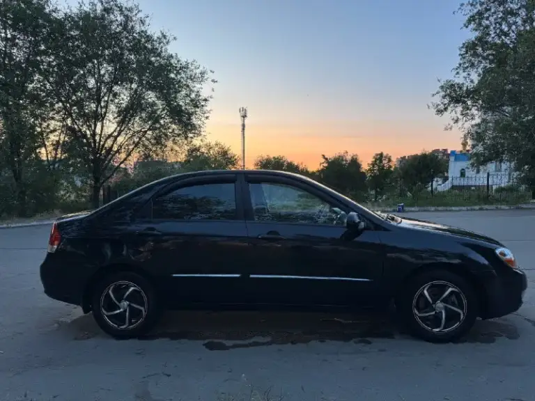 Kia cerato 1.6 mt 122лс, 2008
Пробег: 270 000 (родной)
Птс: оригинал, 2 владельца (я собственник, везде вписан)
Масло не жрет, не троит, не дымит, обороты не скачут. Замена масла каждые 4 - 4,5 тыщ км, замена цепи грм 30 тыщ назад
Двигатель/коробка полностью исправны, ходовая аналогично
Установлена шумоизоляция, камера заднего вида, новый комплект летней резины (приобретался весной этого года), так же отдам комплект зимней на штампах (отъездила один сезон)
Гидроусилитель, кондер, печка так же полностью исправны
Новый акб
2 Ключа
Ни одного дтп
Сигнализация, центральный замок
Все стекла заводские
В салоне не курили
Есть незначительные нюансы по кузову, дно целое
Любые проверки за ваш счет
500 000Р.
Г. Луганск
+79598054787
📞 Звоните: +7(959)8054787 - фотография - 4